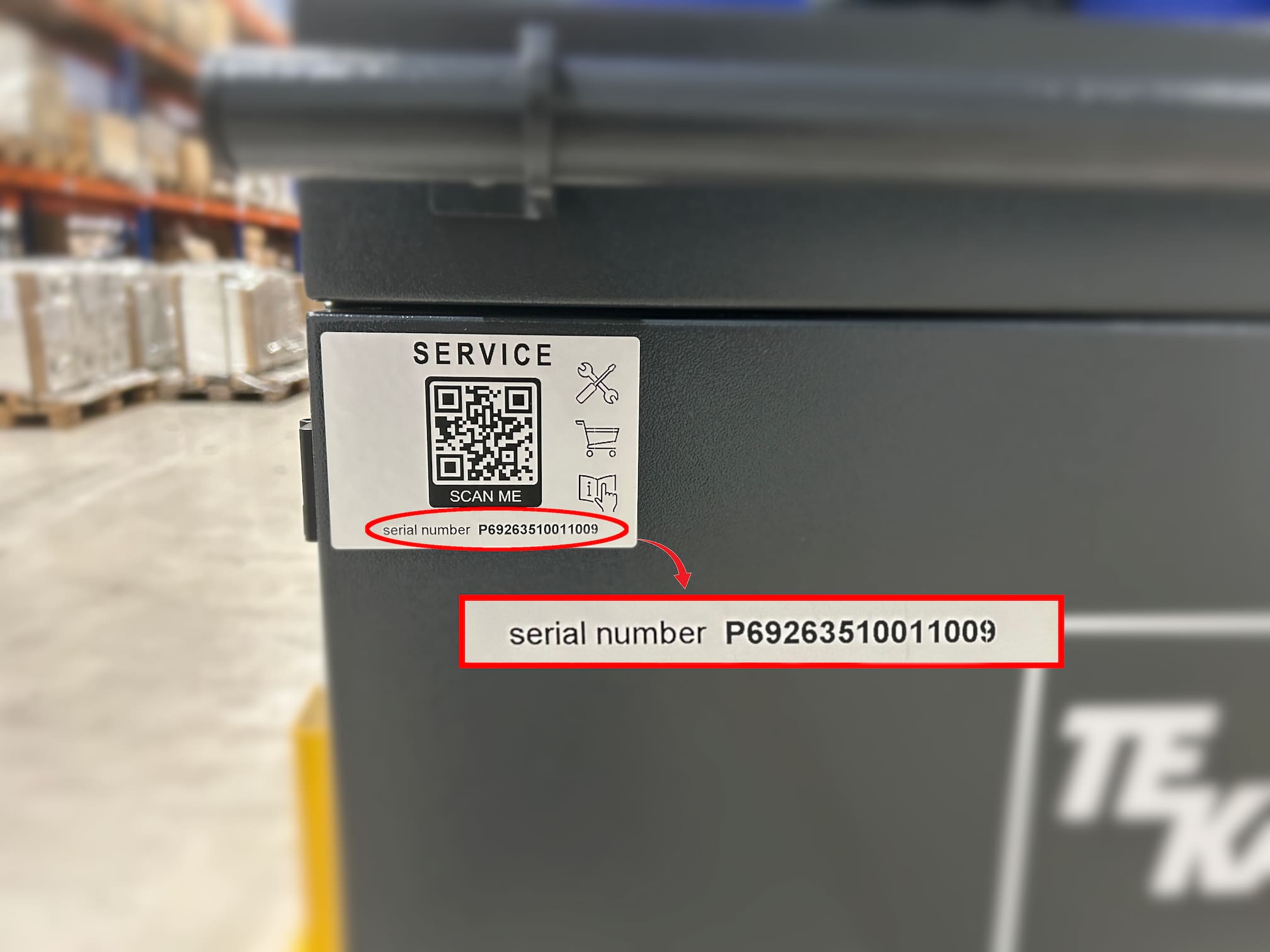 QR-Code-Aufkleber an der Frontseite einer TEKA Anlage