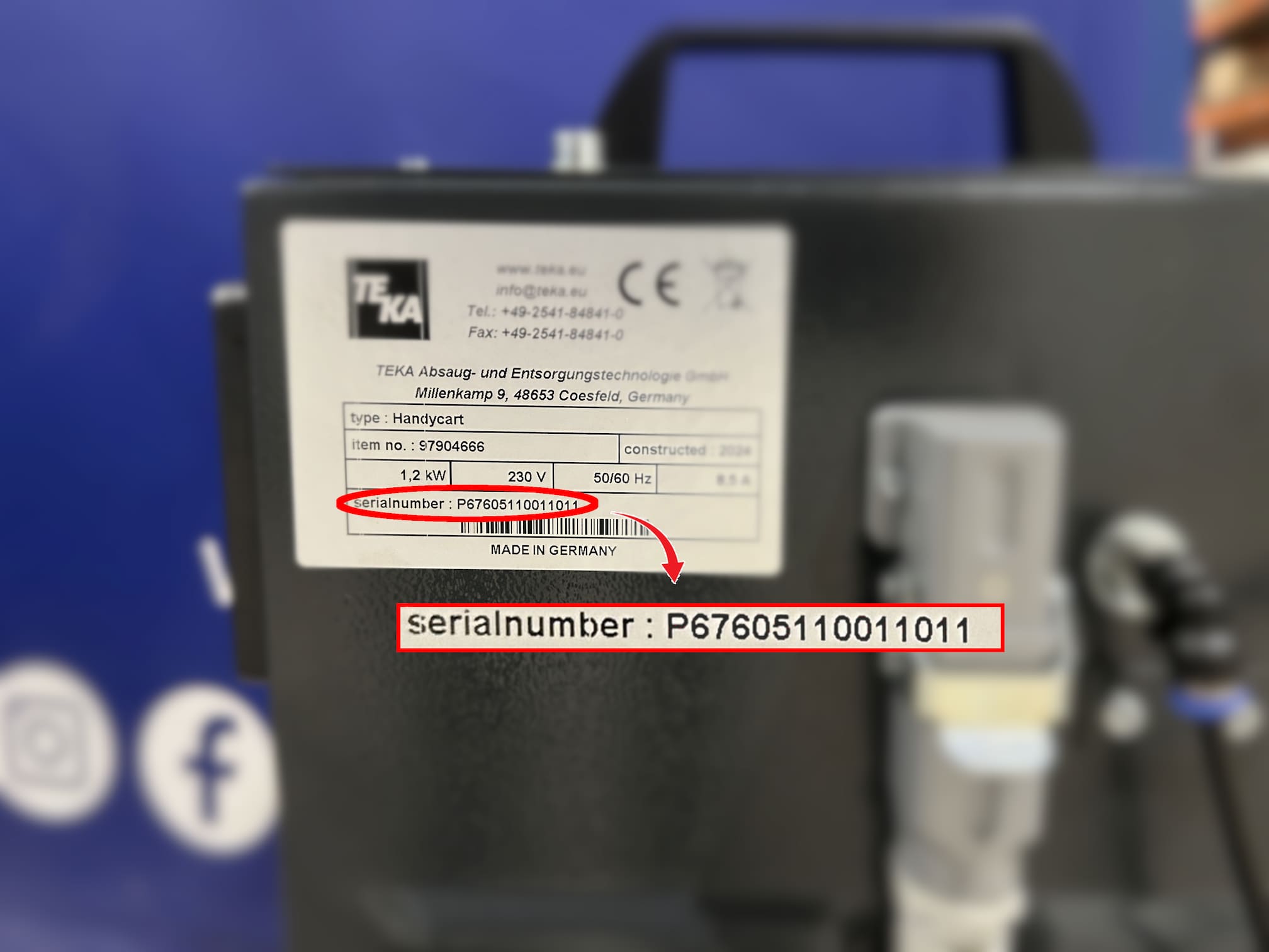 Typenschild auf der Rückseite einer TEKA Anlage mit Seriennummer